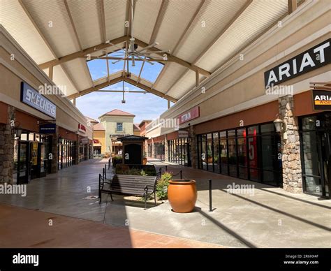 outlet stores in tejon.